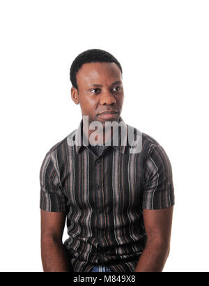 Una chiusura immagine di afro-americano in una camicia a righe und grave look, isolato per sfondo bianco Foto Stock