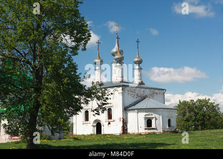 Chiesa dell'ingresso del Signore in Gerusalemme in Suzdal, Russia. La chiesa fu costruita nel 1707 Foto Stock