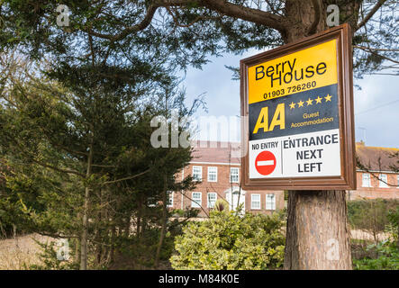 Berry House Bed and Breakfast di lusso AA 5 stelle albergo segno a Littlehampton, West Sussex, Inghilterra, Regno Unito. Foto Stock