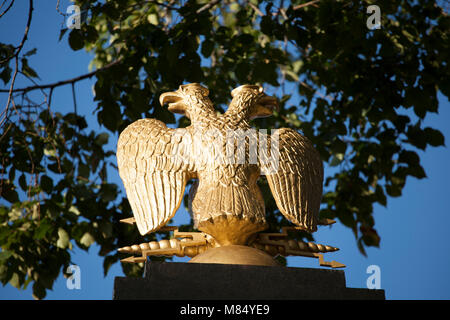 Golden double-headed eagle sulla piazza Rossa di Mosca Foto Stock