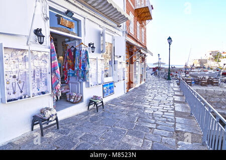 Negozi turistici a Hydra Island golfo Saronico Grecia Foto Stock