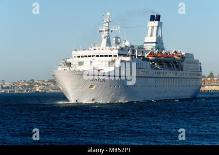 La nave di crociera Astor uscire da Fremantle, Australia occidentale Foto Stock