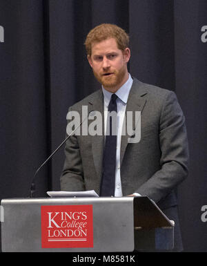 Il principe Harry offre un discorso in occasione dell'annuale per veterani della Salute Mentale conferenza presso il King's College di Londra. Foto Stock