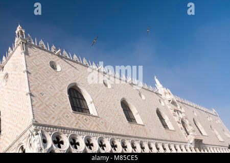 Venezia, Italia: SDoge's Palace, parzialmente avvolto nella nebbia. Marzo 2018 Foto Stock