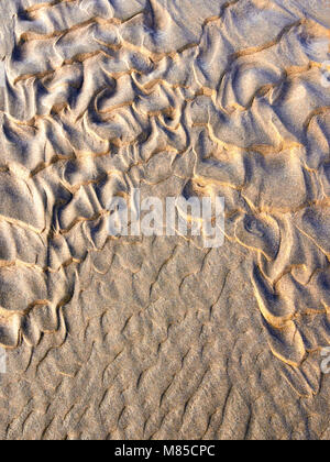 Una vista ravvicinata di complessi modelli di sabbia su Barmouth Beach, il Galles del Nord, Regno Unito. Foto Stock