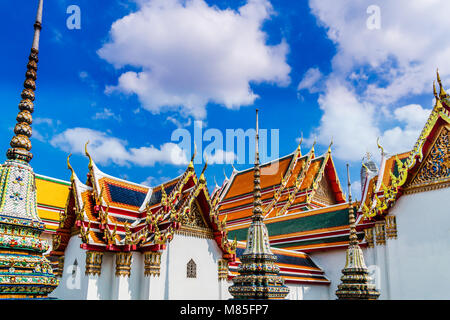 Vista su stupa di Wat Pho a Bangkok - Thailandia Foto Stock