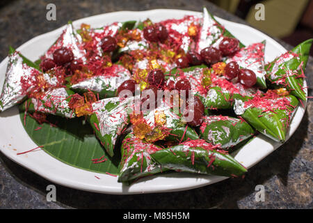 Tradizionale Indiano Paan dessert fatto con foglie di Betel e altri ingreditients è mangiato come dessert e anche l aids come una bocca freshner Foto Stock