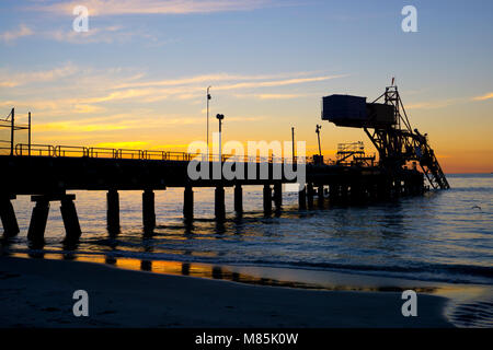 Cockburn molo di cemento, Woodman punto Western Australia al tramonto Foto Stock