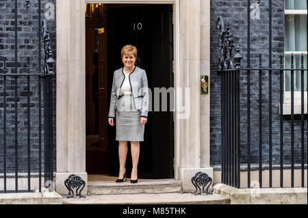 Londra il 14 marzo 2018, Nicola Storione scozzese del Primo Ministro, arriva a Downing Street per un crunch Breit incontro con il Primo Ministro Theresa Maggio su Brexit attuazione legislazioni Credito: Ian Davidson/Alamy Live News Foto Stock