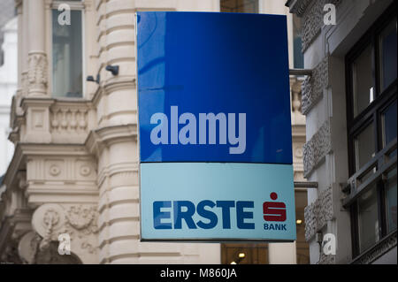 Vienna, Austria. Xiv Mar, 2018. Erste Bank logo che si vede in Vienna. Credito: Omar Marques/SOPA Immagini/ZUMA filo/Alamy Live News Foto Stock