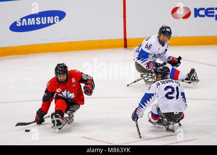 Gangneung, Corea del Sud. Xv Mar, 2018. Tyler McGregor (1L) del Canada compete durante l'hockey su ghiaccio mescolato i play-off semifinale tra la Corea del Sud e il Canada al 2018 PyeongChang i Giochi Paraolimpici Invernali in Gangneung Hockey Center, Gangneung, Corea del Sud, 15 marzo 2018. Il Canada ha vinto 7-0. Credito: Wang Jingqiang/Xinhua/Alamy Live News Foto Stock