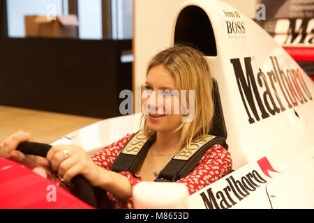 Londra, Regno Unito. Xv Mar, 2018.La finale Grand Prix di Monaco-winning 1993 McLaren-Ford MP4/8una Formula 1 racing monoposto, è attualmente in mostra al Bonhams New Bond Street prima del suo trasferimento a Bonhams Vendita di Monaco il 11 maggio. Credito: Keith Larby/Alamy Live News Foto Stock