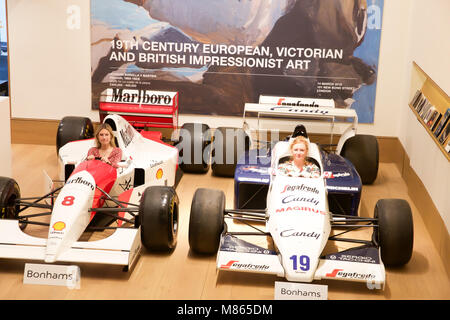 Londra, Regno Unito. Xv Mar, 2018. Due ex-Aryton Senna Grand Prix racing cars sul display a Bonhams New Bond Street. Il 1984 Formula sovralimentato 1 Toleman-Hart TG184, pilotato da lui dopo il suo Gran Premio di Monaco di F1 debutto e la finale Grand Prix di Monaco-winning 1993 McLaren-Ford MP4/8una Formula 1 racing monoposto, attualmente sono in mostra prima del loro trasferimento a Bonhams Monaco Vendita sul 11 maggio. Credito: Keith Larby/Alamy Live News Foto Stock