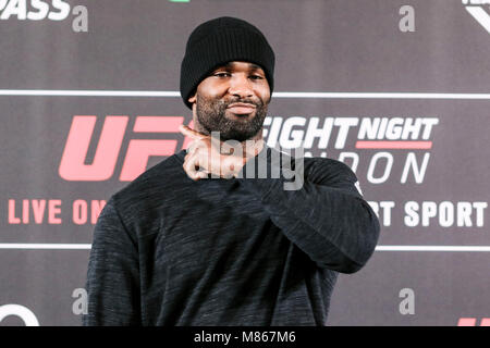 Londra, Regno Unito. Il 15 marzo, 2018. Jimi Manuwa (angolo rosso) pone per la fotocamera. Credito: Dan Cooke/Alamy Live News Foto Stock