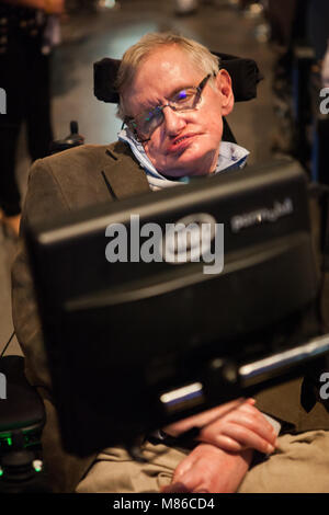 Il prof. Stephen Hawking, scienziato britannico, rinomato in tutto il mondo fisico, headshot, vicino. ritratto, Starmus festival 2016 Tenerife Foto Stock