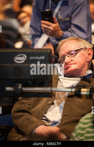 Il prof. Stephen Hawking, scienziato britannico, rinomato in tutto il mondo fisico, headshot, vicino. ritratto, Starmus festival 2016 Tenerife Foto Stock