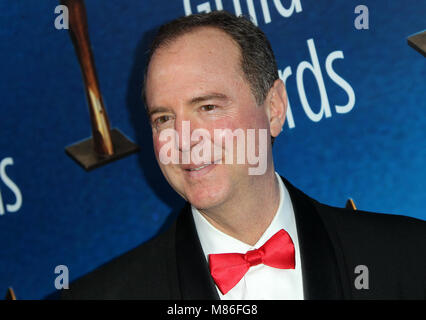 Settantesimo Writers Guild of America Awards tenutosi presso il Beverly Hilton Hotel - sala stampa dotata di: U.S. Rappresentante democratica per la California il ventottesimo Quartiere Congressuale, Adam Schiff dove: Los Angeles, California, Stati Uniti quando: 11 Feb 2018 Credit: Adriana M. Barraza/WENN.com Foto Stock