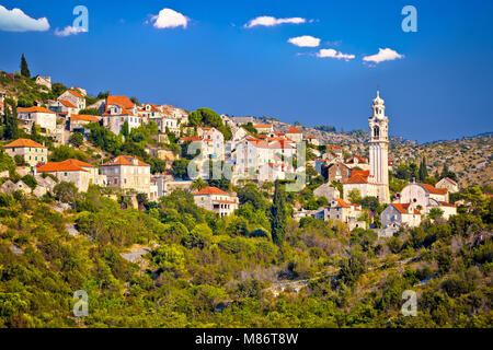 Stone vilage Lozisca sull'isola di Brac vista, Dalmazia, Croazia Foto Stock