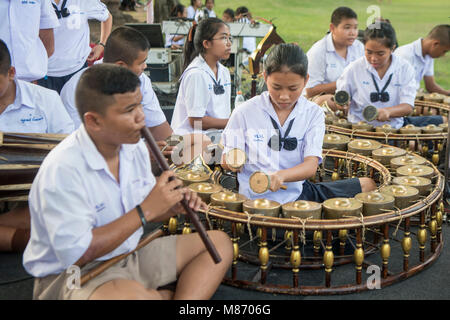 Tailandese tradizionale musica presso il festival di Phimai presso il Tempio di Phimai di Phimai in Provinz Nakhon Ratchasima in Isan in Thailandia. Thailandia, Phimai, Foto Stock