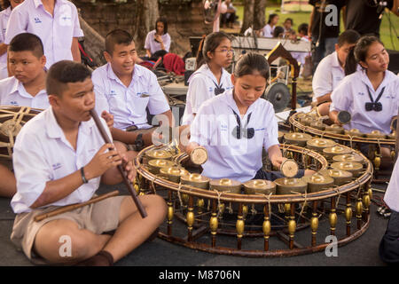 Tailandese tradizionale musica presso il festival di Phimai presso il Tempio di Phimai di Phimai in Provinz Nakhon Ratchasima in Isan in Thailandia. Thailandia, Phimai, Foto Stock