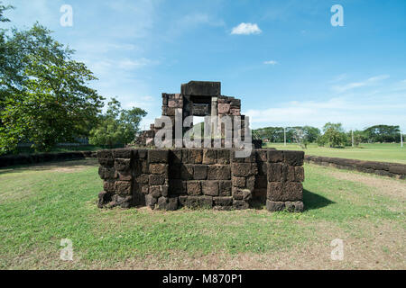 La rovina dei khmer di Kuti Rusi vicino alla città di Phimai in Provinz Nakhon Ratchasima in Isan in Thailandia. Thailandia, Phimai, Novembre 2017 Foto Stock