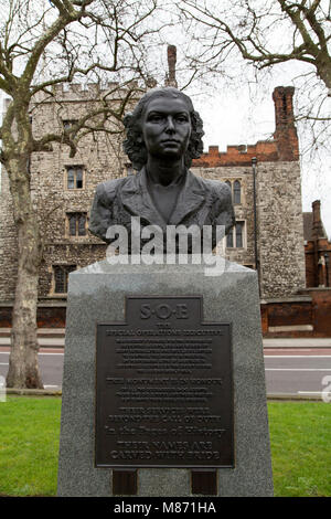 Statua di violette Szabo (1921-1945) a Londra, Inghilterra. Il busto di gabbie da Lambeth Palace e ricorda le conquiste di guerra e sacrificio Foto Stock