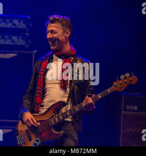 Travis la riproduzione del palco principale al Festival vittorioso 2016; Southsea, Hampshire Foto Stock