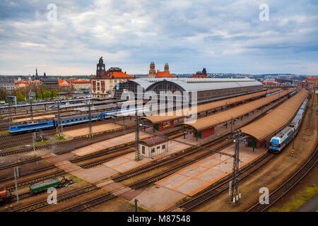 Praga, Repubblica Ceca - 29 Aprile 2017: vista panoramica della stazione principale Foto Stock