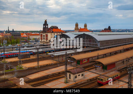 Praga, Repubblica Ceca - 29 Aprile 2017: vista panoramica della stazione principale Foto Stock