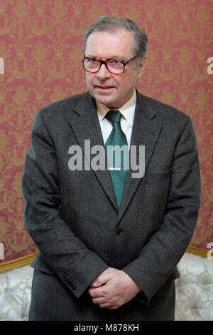 Varsavia, Masovia / Polonia - 2007/04/11: Krzysztof Zanussi, film e direttore del teatro, produttore e sceneggiatore nell incontro con la stampa in polacco Presiden Foto Stock