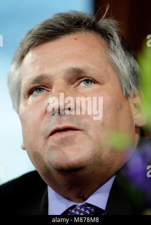 Varsavia, Masovia / Polonia - 2007/06/11: Aleksander Kwasniewski - ex presidente della Polonia e leader di Alleanza della sinistra democratica SLD - durante una pressa Foto Stock