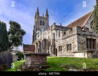 St Mildreds chiesa e cimitero, Tenterden, Kent Foto Stock