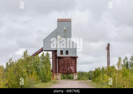 Miniera di rame abbandonata con rock house resti posizionata a metà telaio. Il Centennial #6 miniera nella penisola Keweenaw del Michigan superiore, una zona conosciuta come th Foto Stock