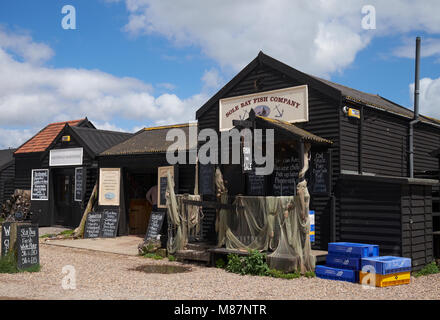 La suola Bay Fish Company con il Southwold Smokehouse ristorante accanto. Southwold Harbour, Suffolk, Inghilterra. Foto Stock