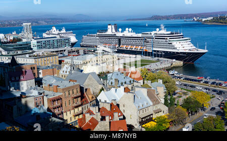 Navi da Crociera in Quebec del porto della città Foto Stock