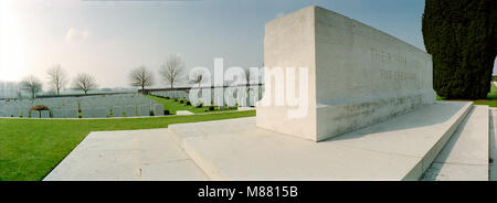 Vista sul cimitero militare della prima guerra mondiale a Ypres Foto Stock