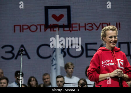 Mosca, Russia. Il 15 marzo, 2018. Il russo giornalista TV e candidato presidenziale Ksenia Sobchak durante una riunione con i suoi sostenitori a Mosca, Russia Credito: Nikolay Vinokurov/Alamy Live News Foto Stock