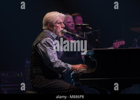 Londra, Regno Unito. Il 15 marzo, 2018. Michael McDonald esecuzione dal vivo sul palco a Eventim Hammersmith Apollo di Londra. Foto Data: giovedì, 15 marzo 2018. Foto: Alamy Live News Foto Stock