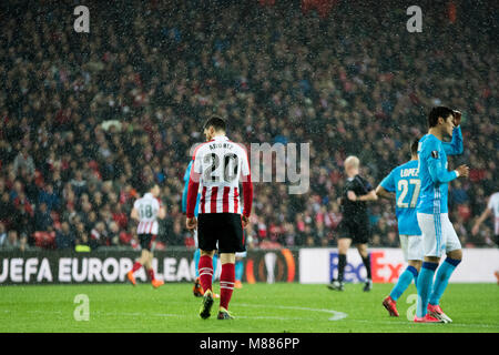 Bilbao, Spagna. Il 15 marzo, 2017. Aritz Aduriz (Athletic Club, avanti) durante il 2017/2018 UEFA Europa League Round di 16 partita di calcio tra Athletic Club e Olympique De Marseille a San Mames Stadium il 15 marzo 2017 a Bilbao, Spagna. Credito: David Gato/Alamy Live News Foto Stock