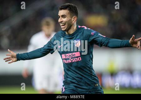 Mosca, Russia. Xv Mar, 2018. Atletico Madrid's Angel Correa celebra durante la UEFA Europa League round di 16 seconda gamba partita di calcio tra Atletico Madrid e Lokomotiv Moskva a Mosca, in Russia, il 15 marzo 2018. Atletico Madrid ha vinto 5-1. Credito: Wu Zhuang/Xinhua/Alamy Live News Foto Stock