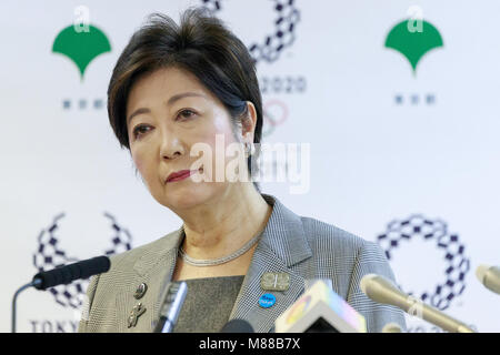 Il Governatore di Tokyo Yuriko Koike assiste regolarmente la sua conferenza stampa presso il Governo Metropolitano di Tokyo edificio su Marzo 16, 2018, Tokyo, Giappone. Koike ha parlato della città piani per promuovere la Coppa del Mondo di Rugby 2019. Credito: Rodrigo Reyes Marin/AFLO/Alamy Live News Foto Stock