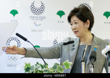 Il Governatore di Tokyo Yuriko Koike assiste regolarmente la sua conferenza stampa presso il Governo Metropolitano di Tokyo edificio su Marzo 16, 2018, Tokyo, Giappone. Koike ha parlato della città piani per promuovere la Coppa del Mondo di Rugby 2019. Credito: Rodrigo Reyes Marin/AFLO/Alamy Live News Foto Stock