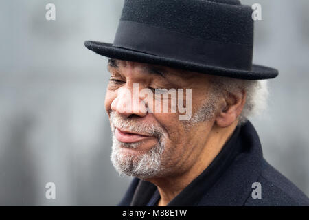 Liverpool, Regno Unito. 16 marzo 2018. Paolo barbiere il talento di attore solo da sciocchi e cavalli, Full Monty tra gli altri assiste al funerale di Eddy Amoo della cosa reale a Liverpool Metropolitan Cathedral. Credito: Ken Biggs/Alamy Live News. Foto Stock