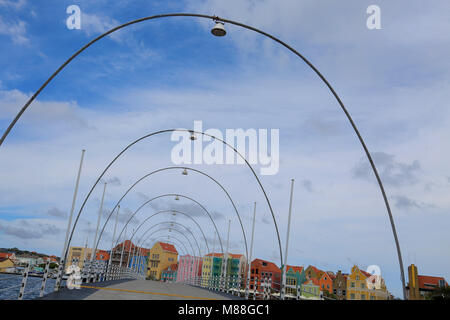 Queen Emma Bridge Willemstad, Curacao Foto Stock