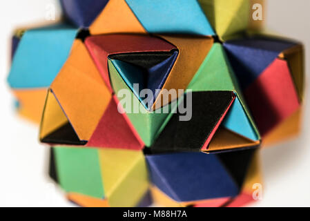 Carta Origami poliedro multicolore macro close up Foto Stock