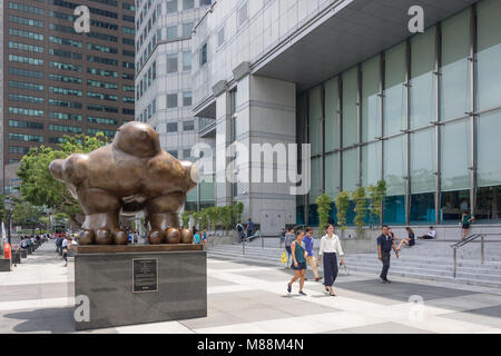 In bronzo della scultura di uccelli, Boat Quay, il cuore del centro citta', Zona Centrale, Singapore Island (Pulau Ujong), Singapore Foto Stock