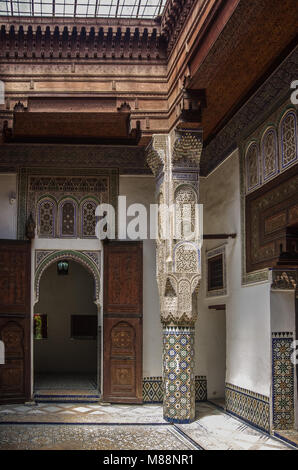 Meknes, Marocco - 8 Maggio 2017: interni o f Dar Jamai Museum di El Hedim quadrato in Meknes, Marocco. Foto Stock