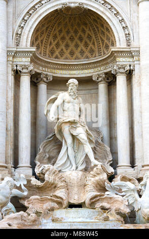 Dettaglio della fontana di Trevi, architettura barocca di Roma, Italia Foto Stock