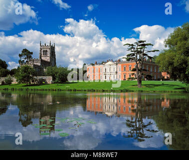 Il vecchio municipio e la Chiesa a Staunton Harold Derbyshire England Regno Unito Foto Stock