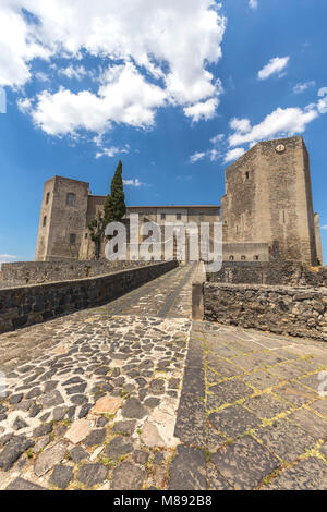 Castello normanno di Melfi village, distretto di Potenza, Basilicata, Italia Foto Stock